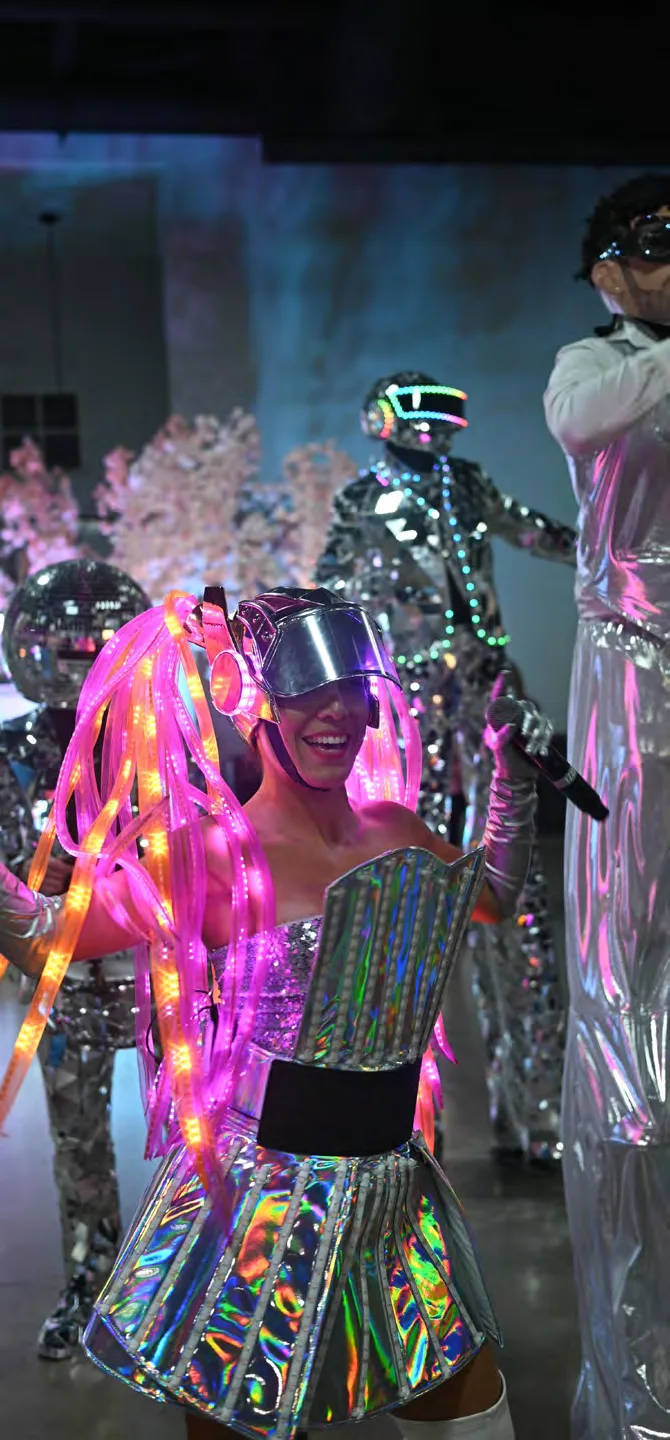 Hora Loca Performers
